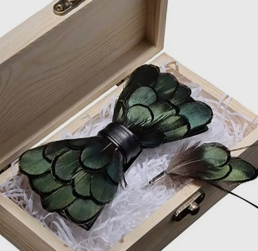 Emerald Reserve Feather Bow Tie & Lapel Pin Set